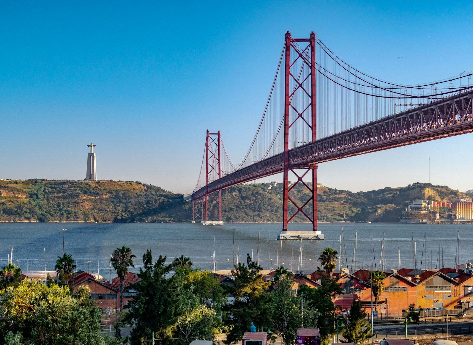 25 de abril bridge spanning over Tagus river